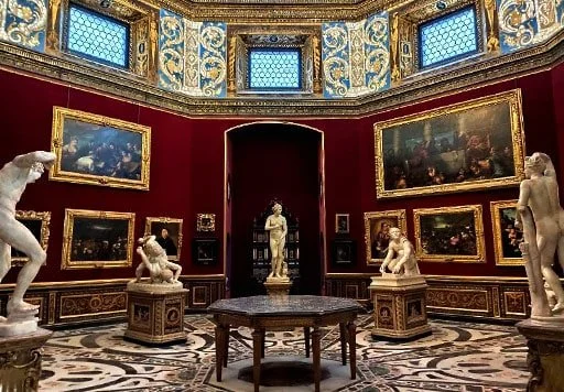 a picture of Uffizi-Gallery